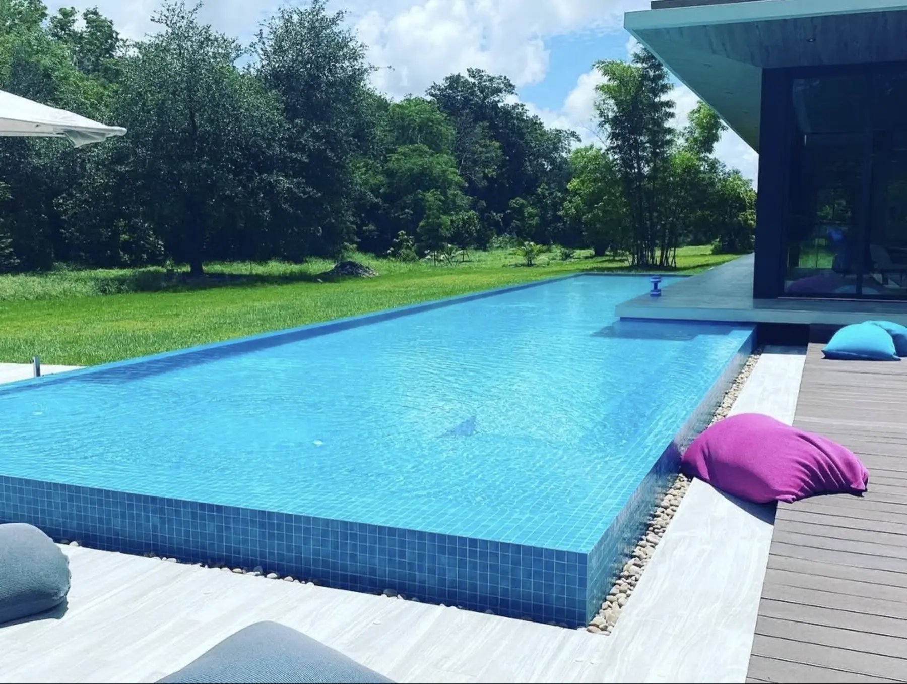 Modern custom infinity pool